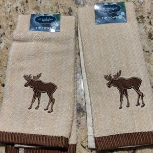 2 Moose hand towels